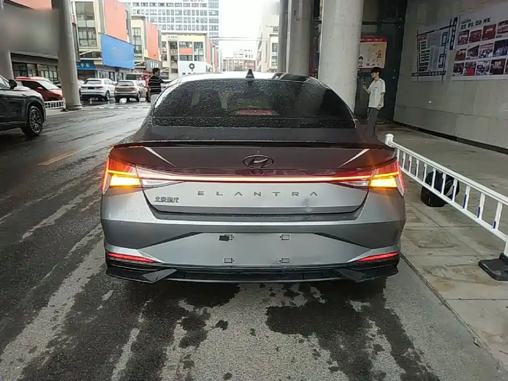 Hyundai Elantra — миниатюра 6