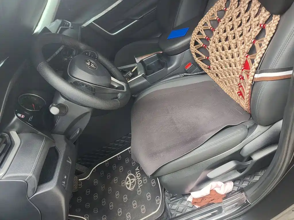 Toyota RAV4 — миниатюра 11