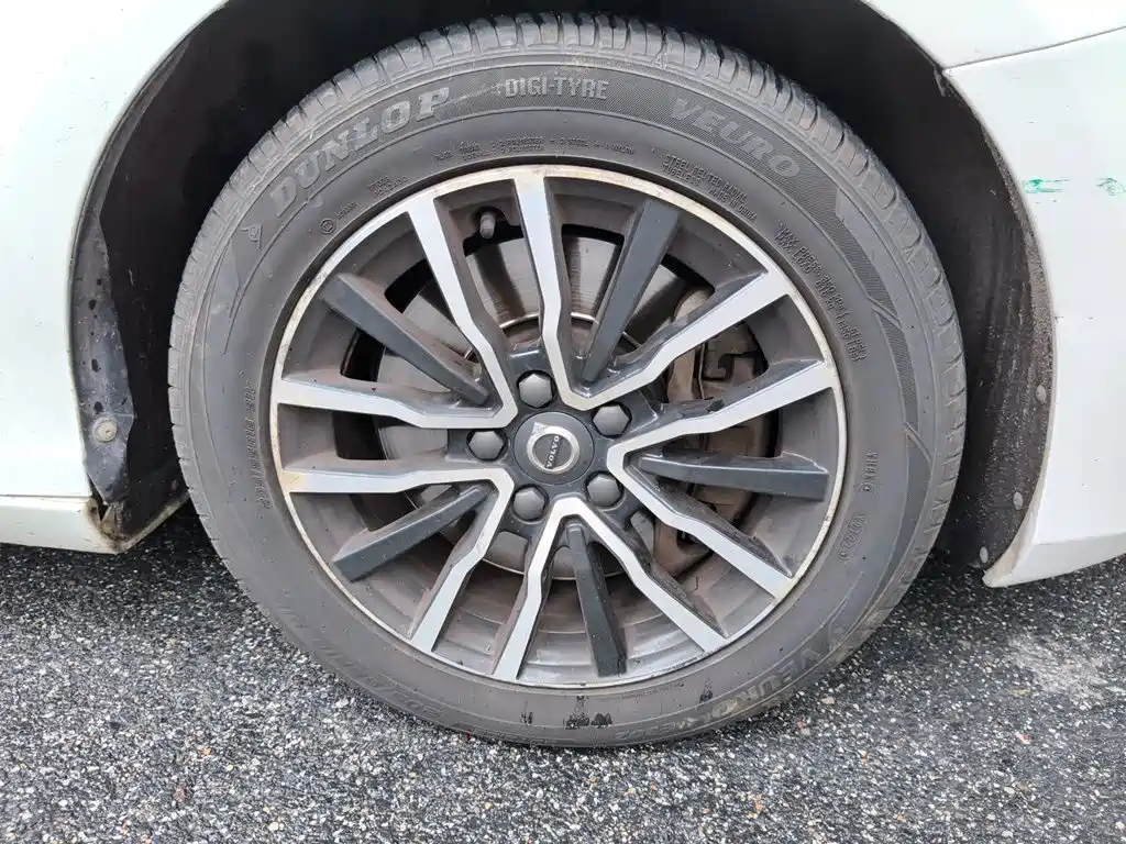 Volvo V40 — миниатюра 8