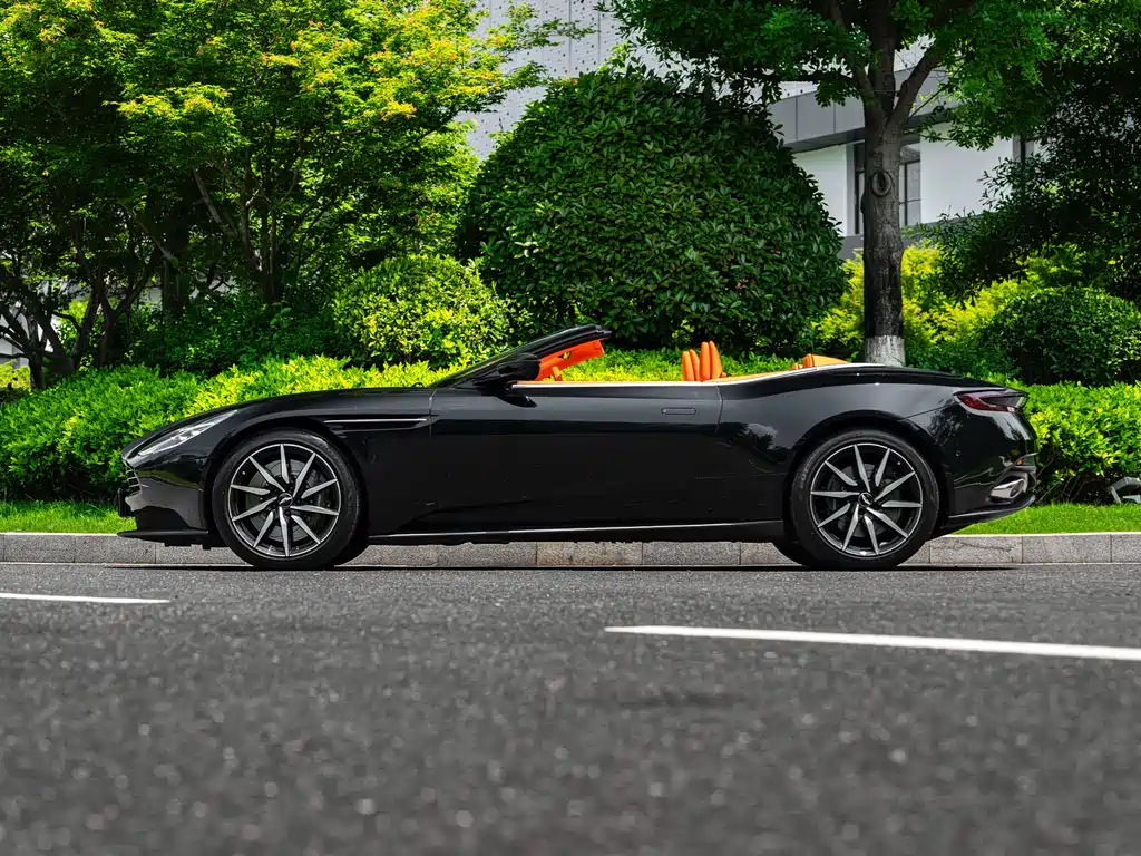 Aston Martin DB11 2023 4.0T V8 Volante