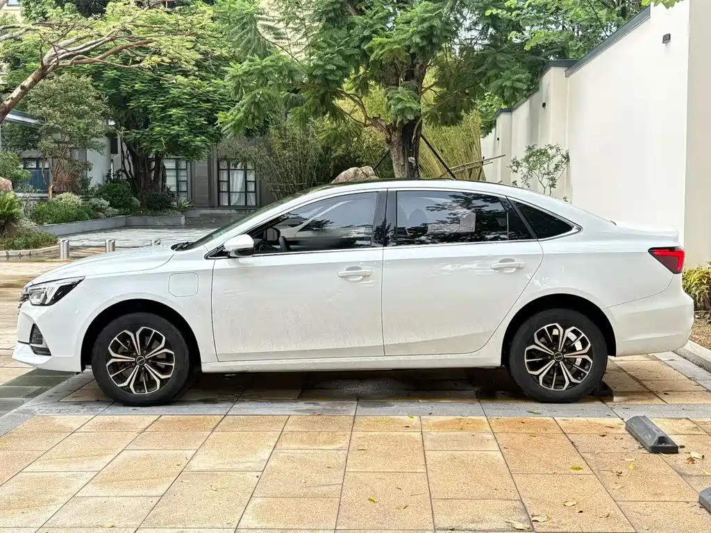 Roewe i6 MAX New Energy — миниатюра 4