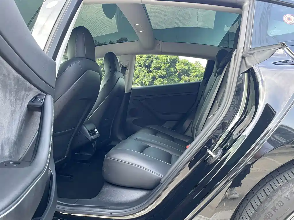Tesla Model 3 — миниатюра 9