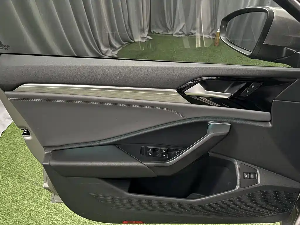 Volkswagen Sagitar — миниатюра 7