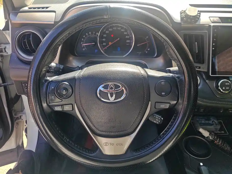 Toyota RAV4 — миниатюра 15