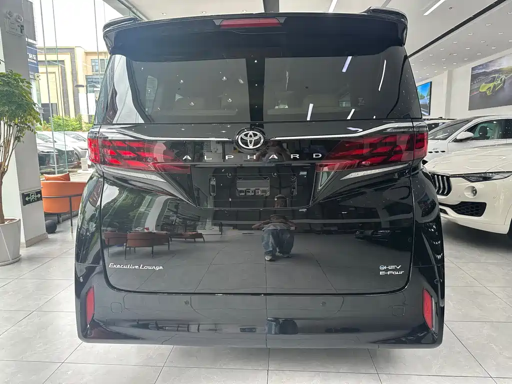 Toyota Alphard 2024 2.5L Luxury