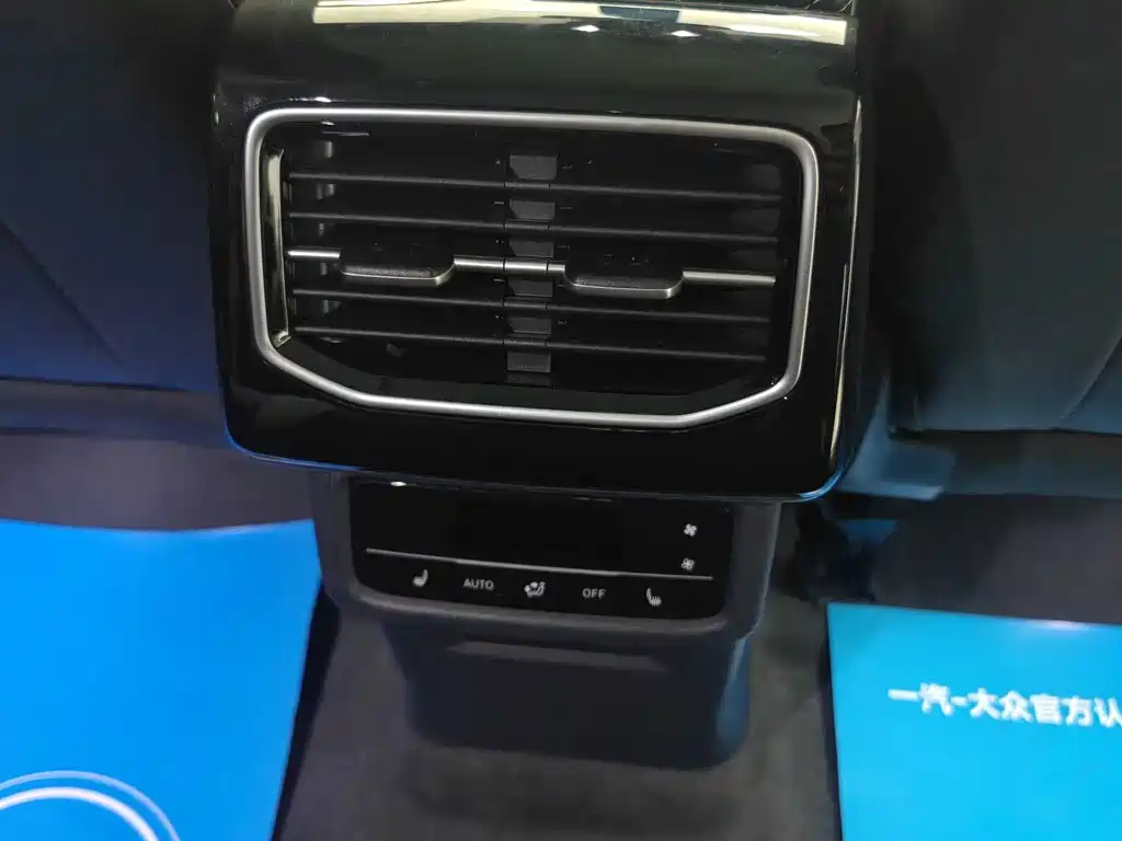 VOLKSWAGEN ID.6 CROZZ