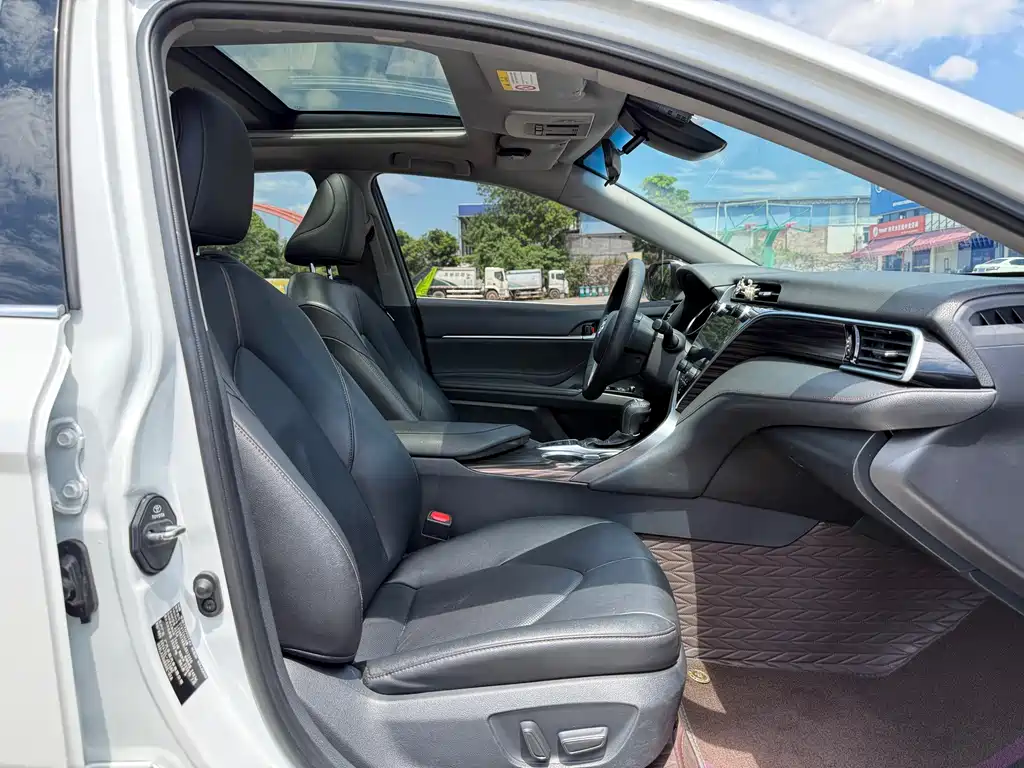 Toyota Camry — миниатюра 9