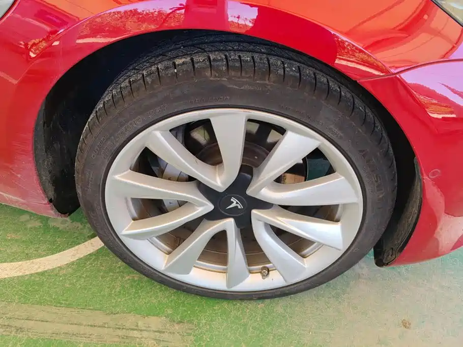 Tesla Model 3 — миниатюра 6