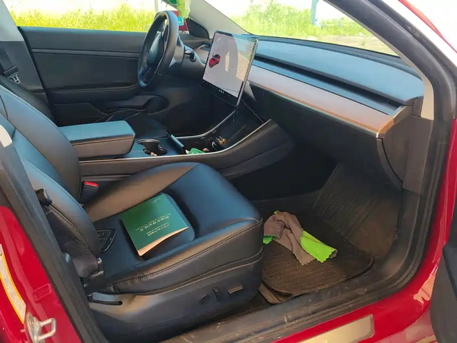 Tesla Model 3 — миниатюра 8