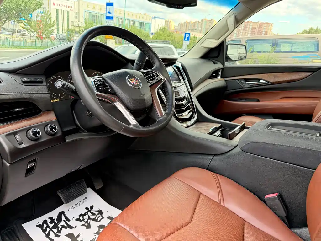 Cadillac Escalade — миниатюра 5