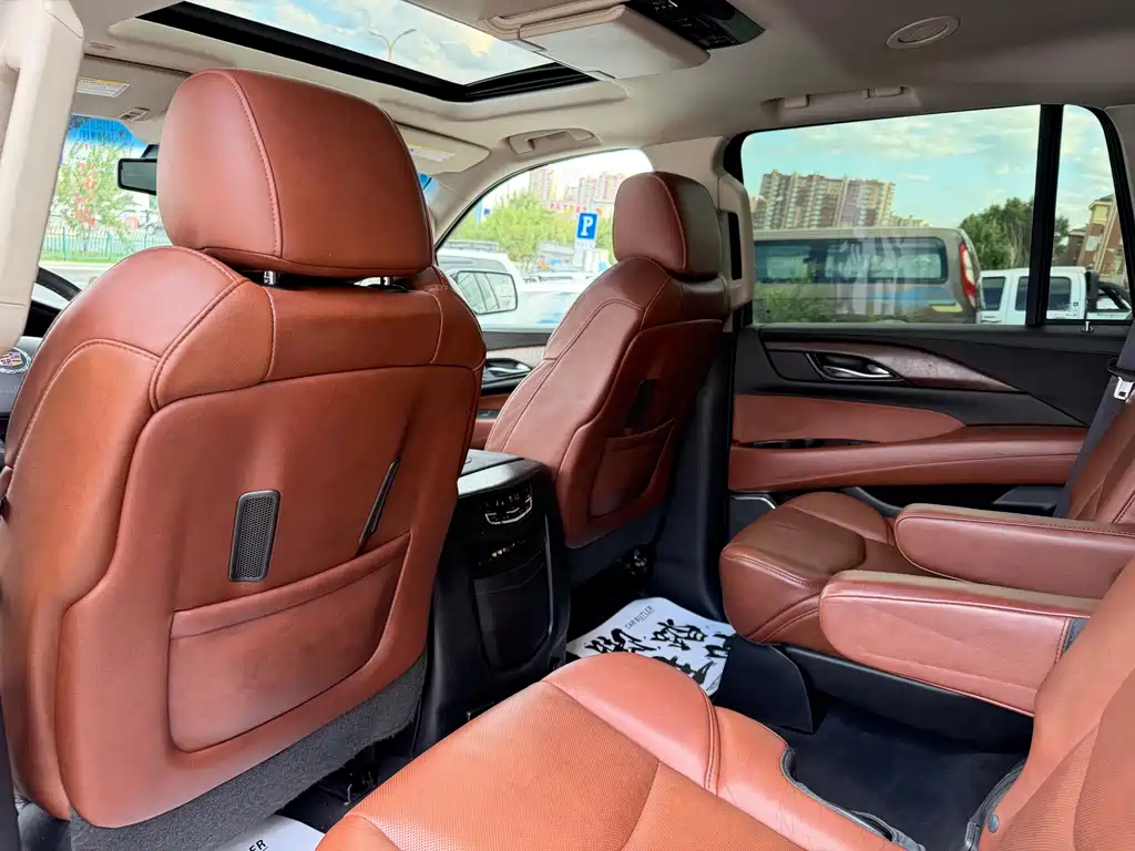 Cadillac Escalade — миниатюра 10