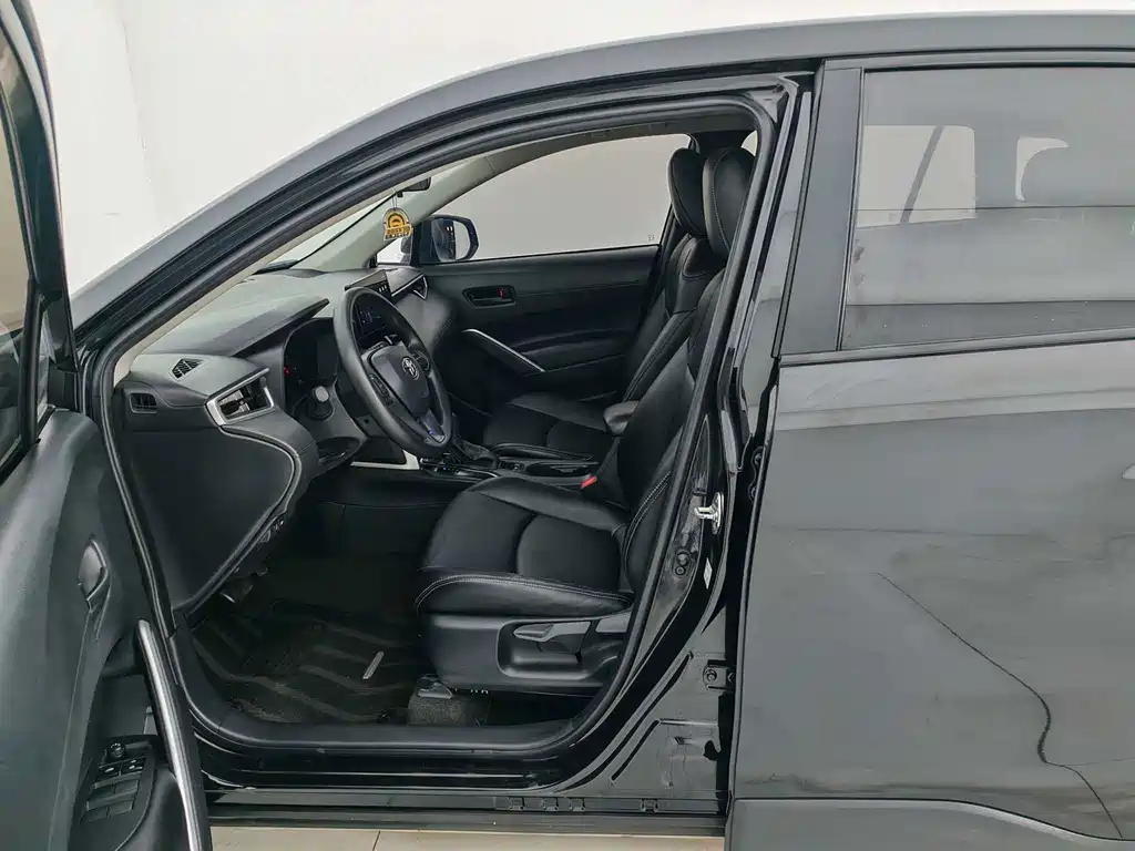 Toyota Corolla Cross — миниатюра 15