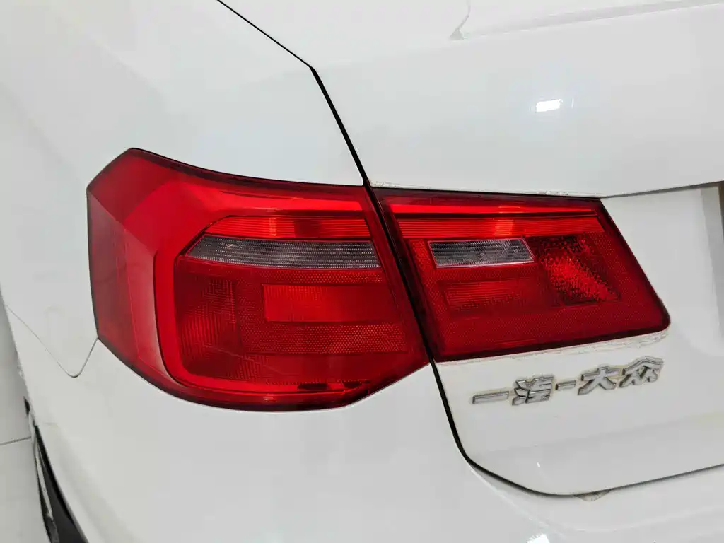 Volkswagen Jetta — миниатюра 18