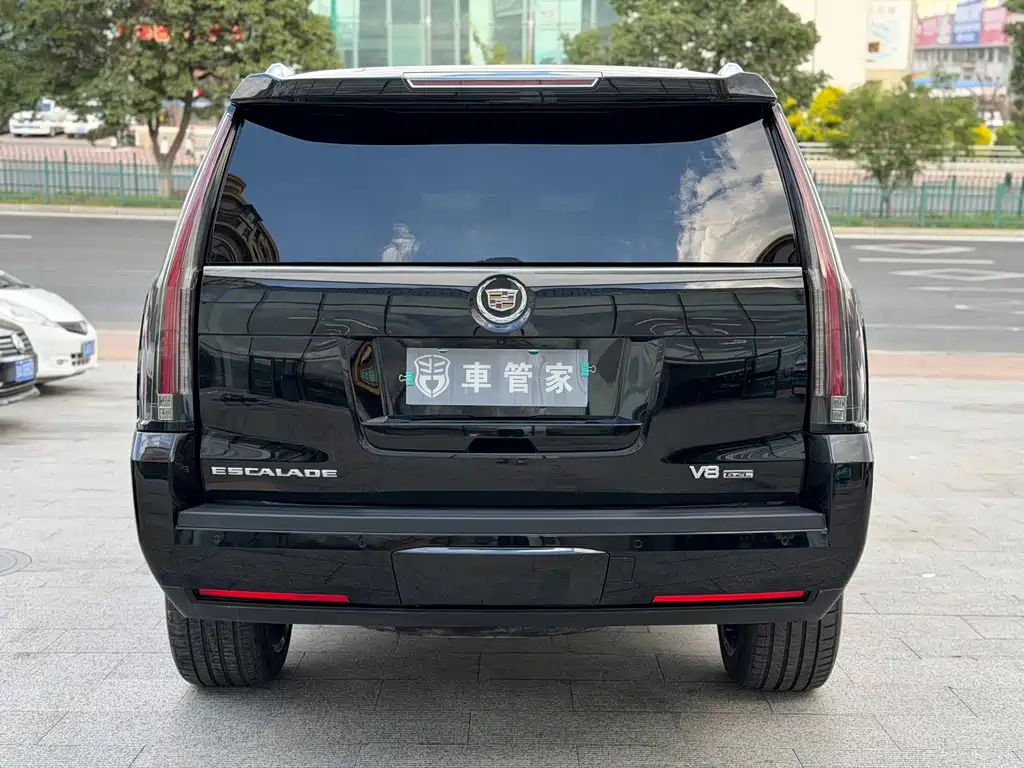 Cadillac Escalade — миниатюра 13
