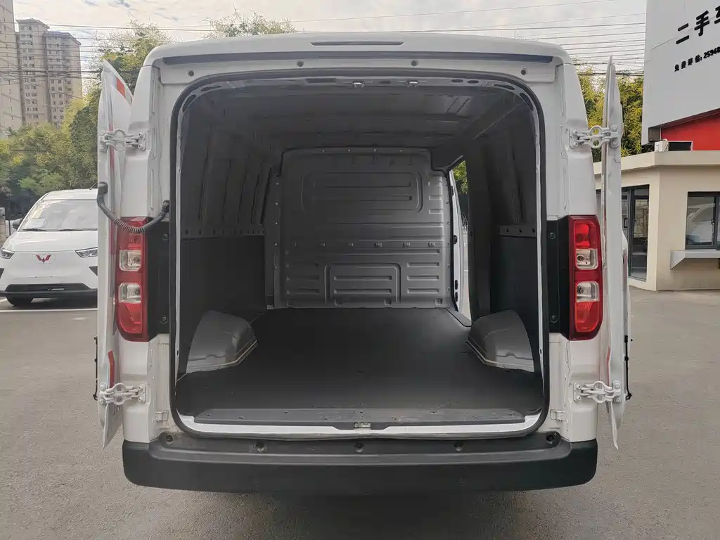 Wuling Yangguang — миниатюра 13