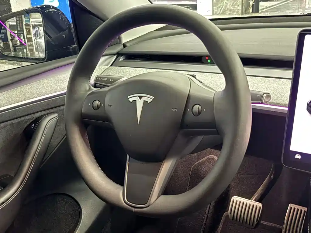 Tesla Model Y — миниатюра 11