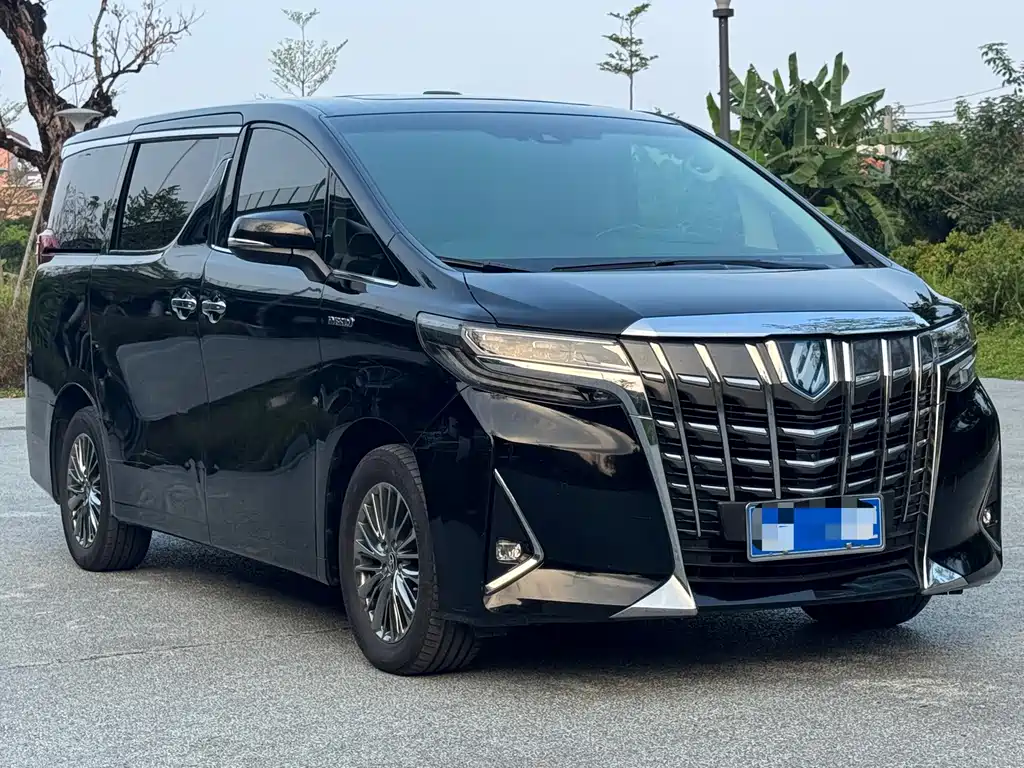 Toyota Alphard — миниатюра 3