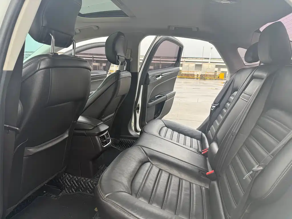Ford Mondeo — миниатюра 9