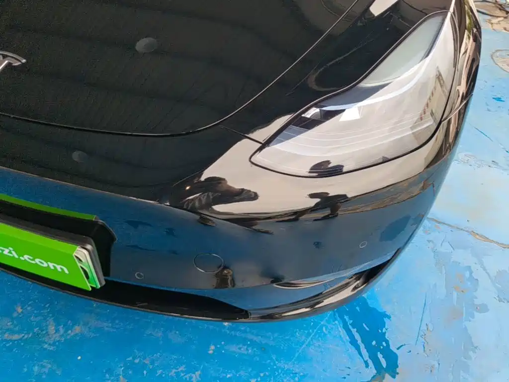 Tesla Model Y — миниатюра 24