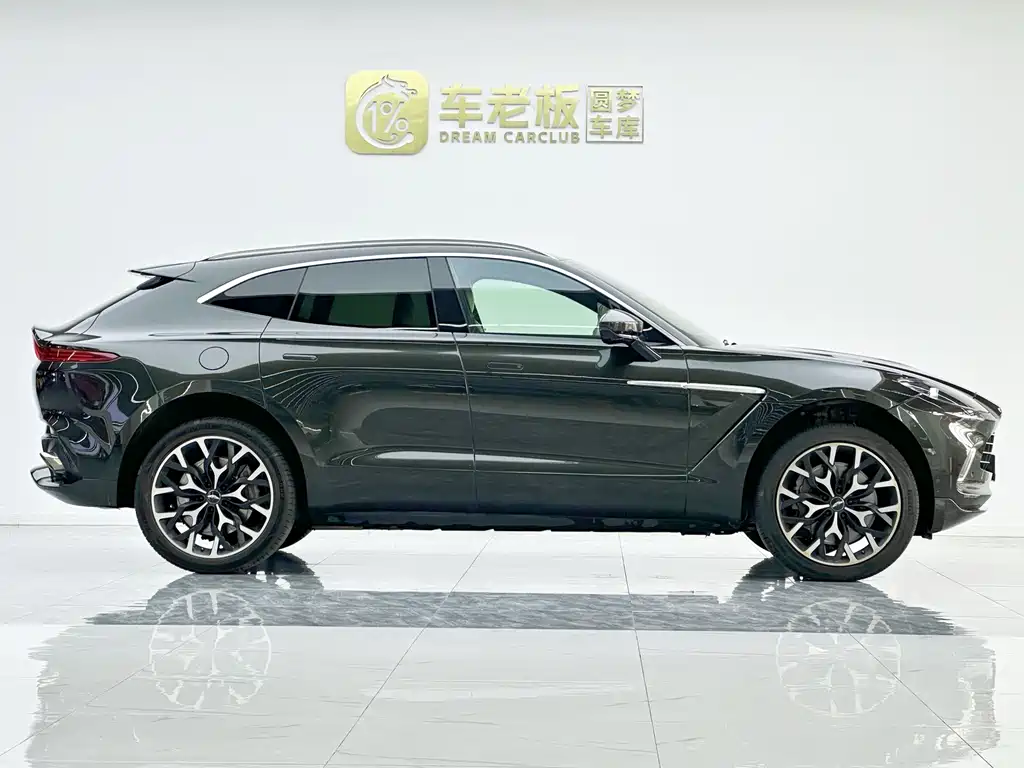 Aston Martin DBX — миниатюра 7