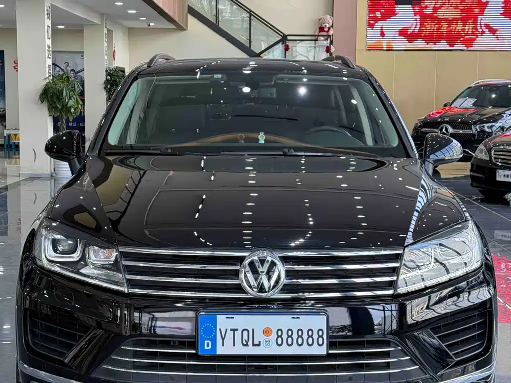 VOLKSWAGEN TOUAREG