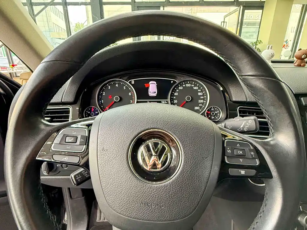 VOLKSWAGEN TOUAREG