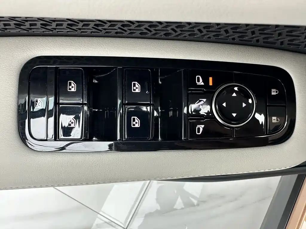 Nissan Ariya — миниатюра 12