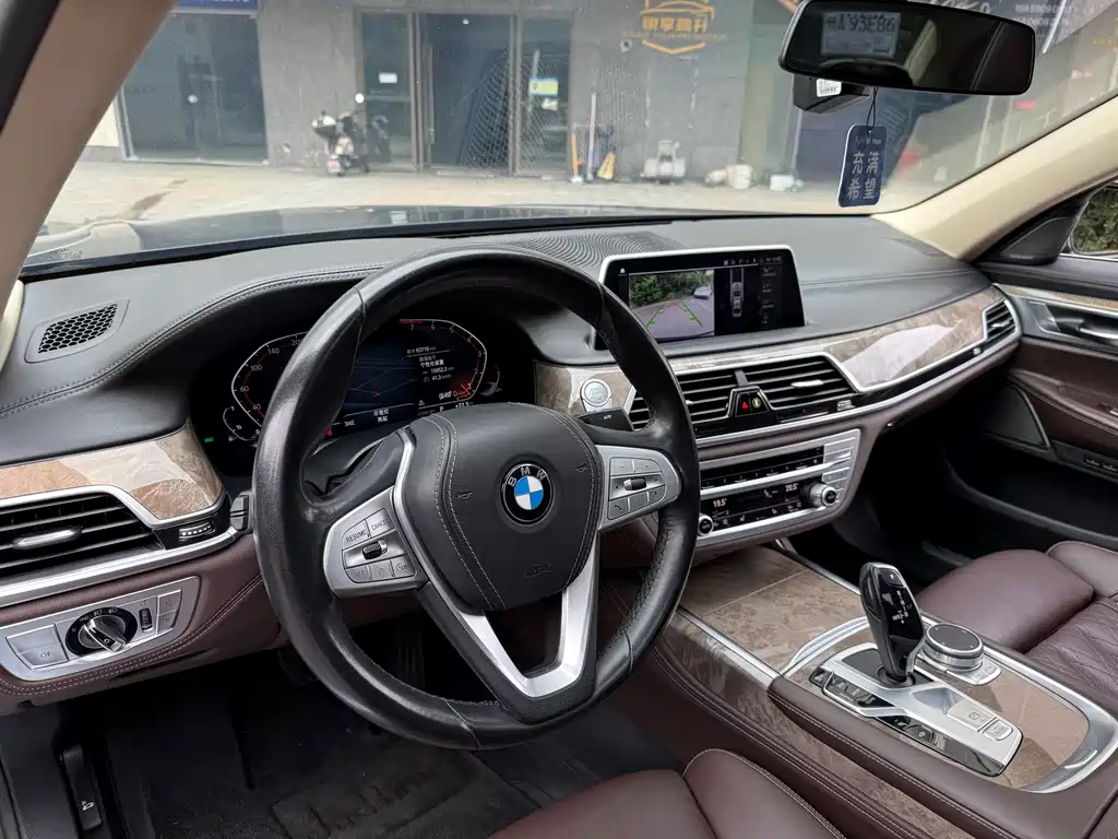 BMW 7 SERIES