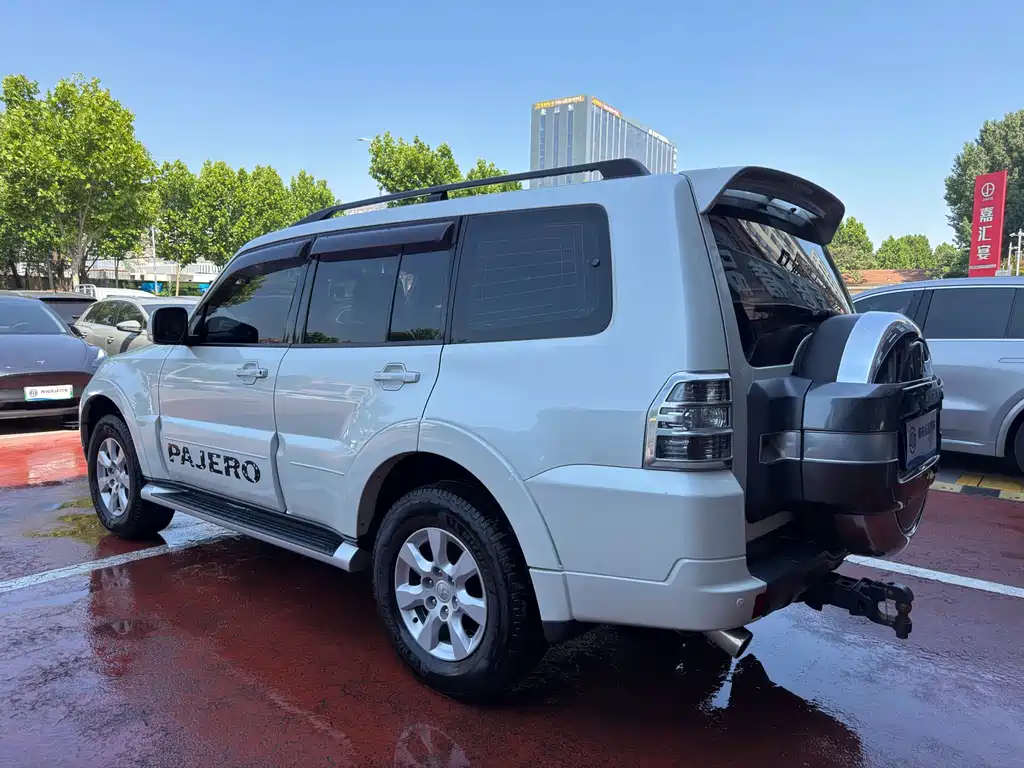 Mitsubishi Pajero (Import) — миниатюра 4