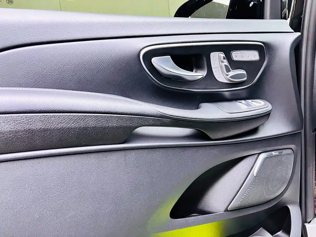 Mercedes-Benz V-Class — миниатюра 11