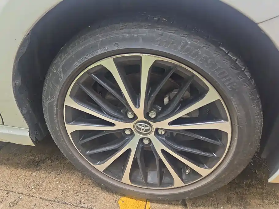 Toyota Camry — миниатюра 6