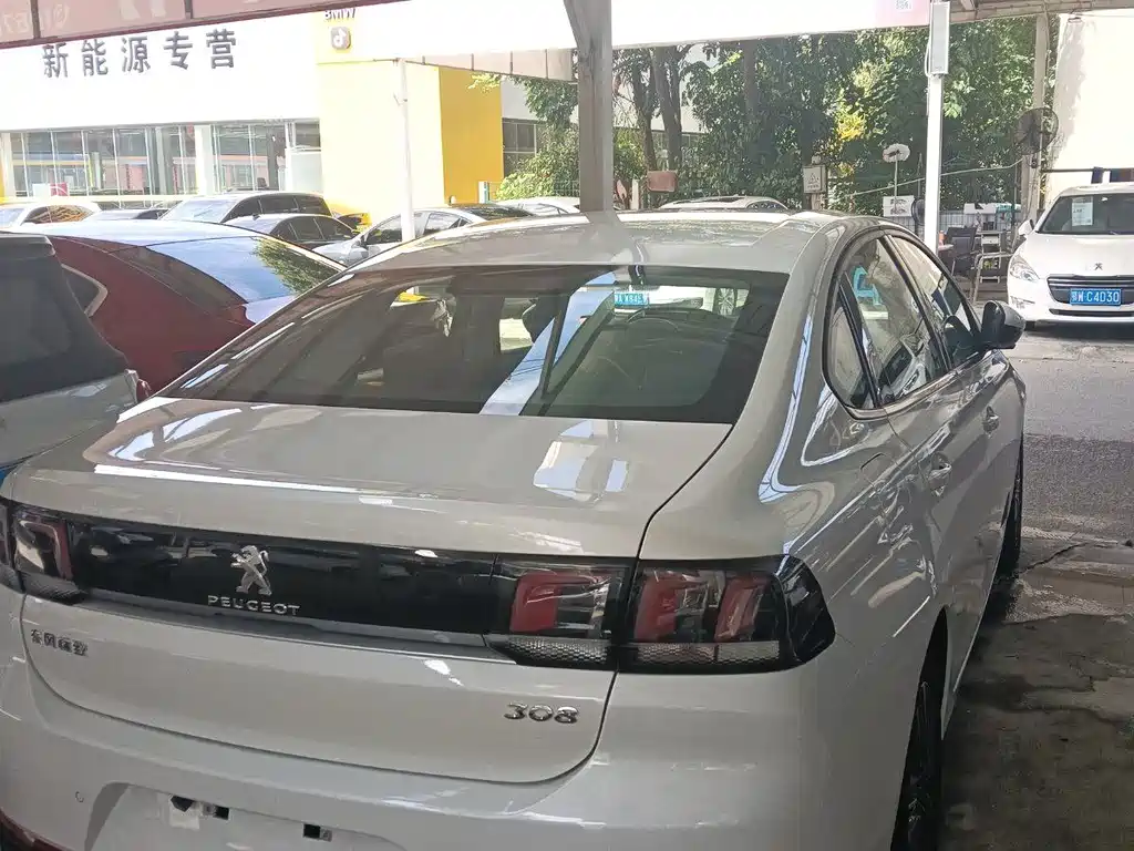 Peugeot 308 — миниатюра 10