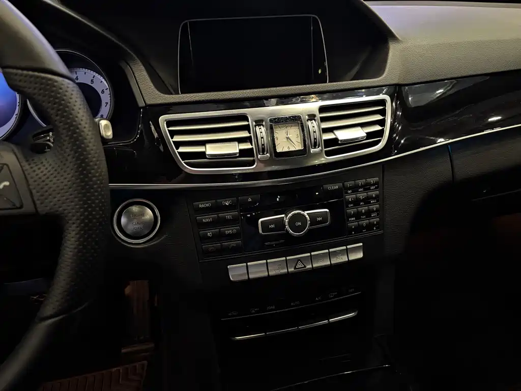 Mercedes-Benz E-Class — миниатюра 10