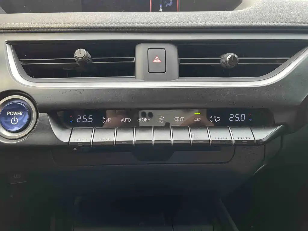 Lexus UX — миниатюра 13
