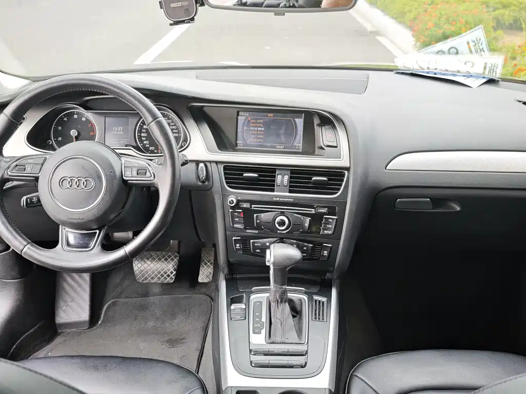 Audi A4L — миниатюра 8