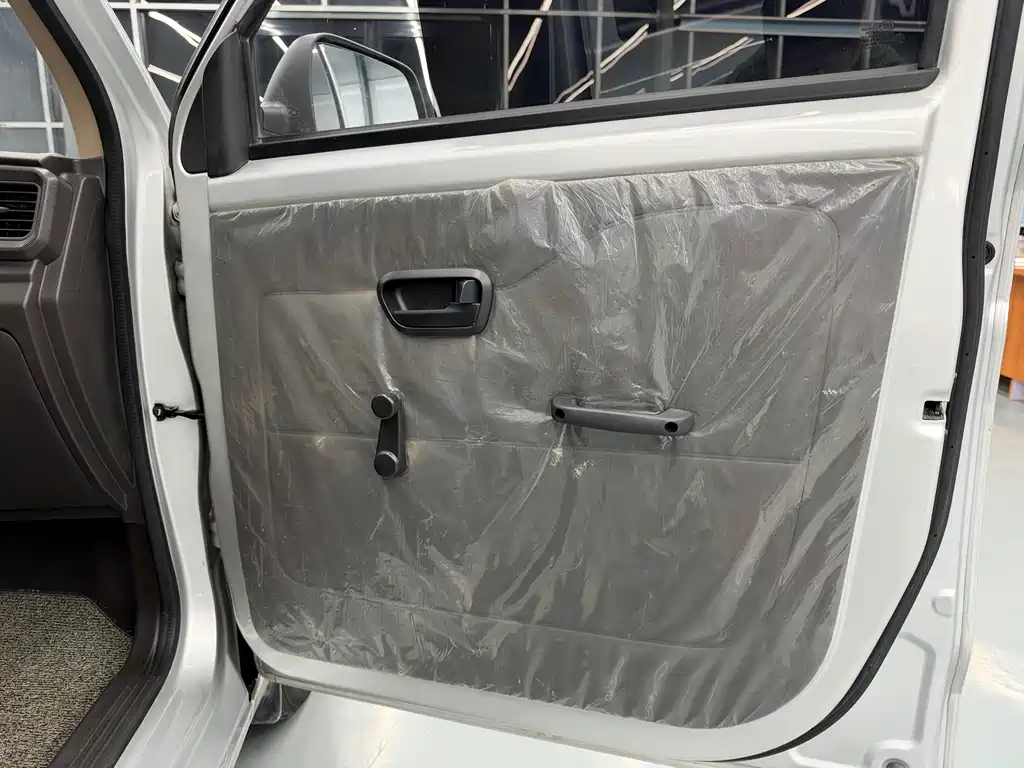 Wuling Hongguang V — миниатюра 5