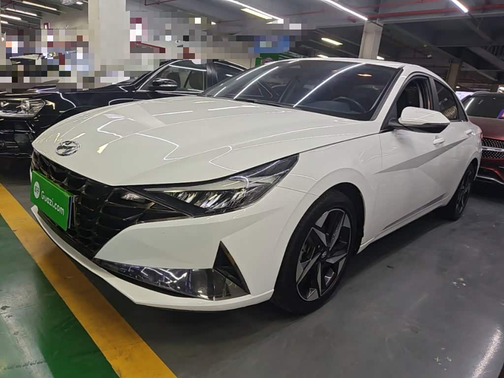 Hyundai Elantra 1.5 л 2021 г. Белый, пробег 45100 км