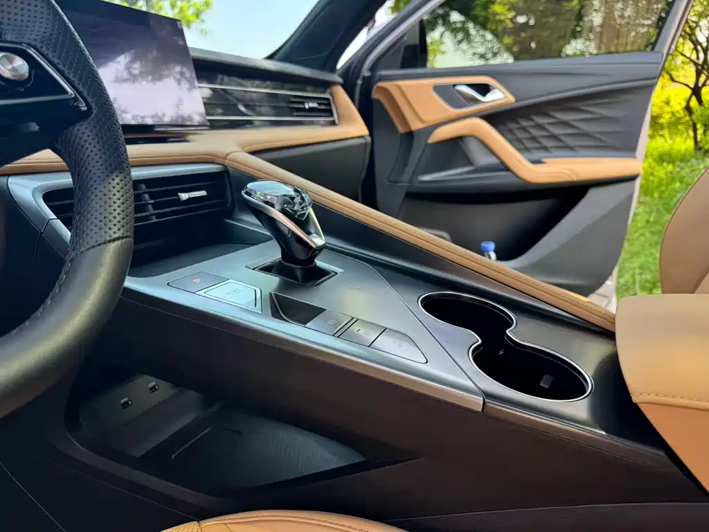 Roewe RX5 New Energy — миниатюра 8
