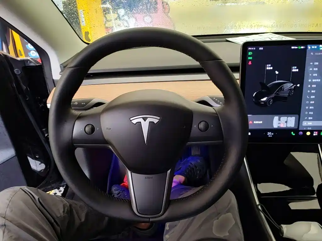 Tesla Model 3 — миниатюра 11