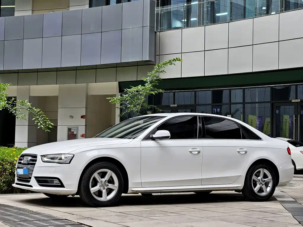 Audi A4L 2012