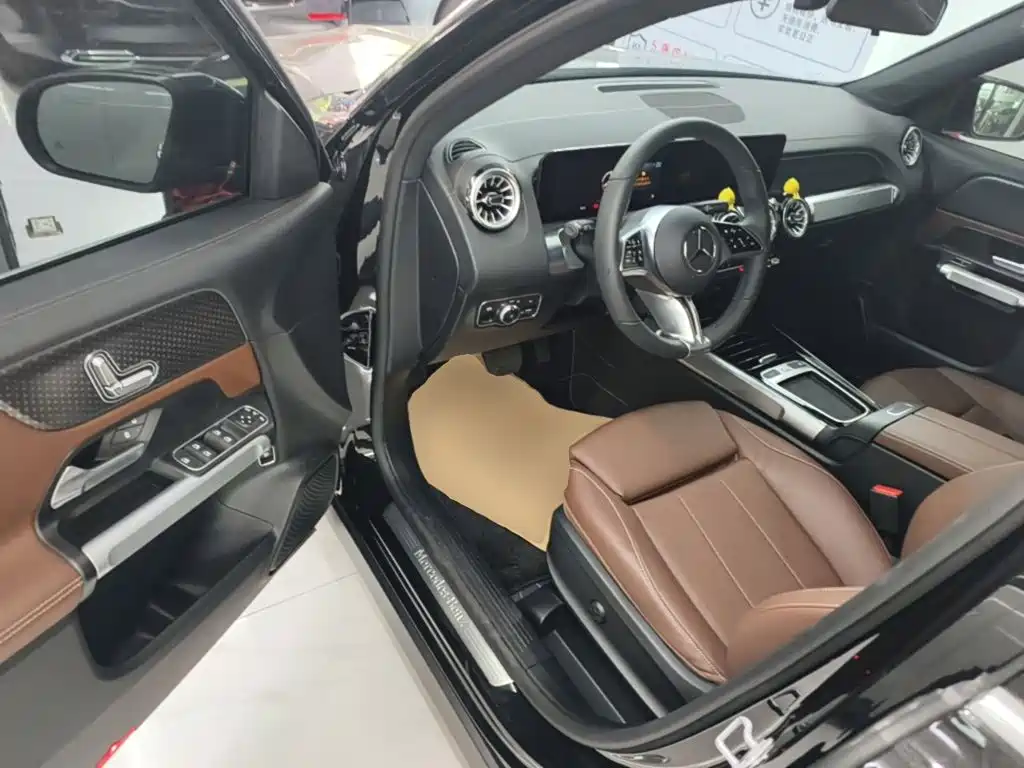 Mercedes-Benz GLB — миниатюра 16