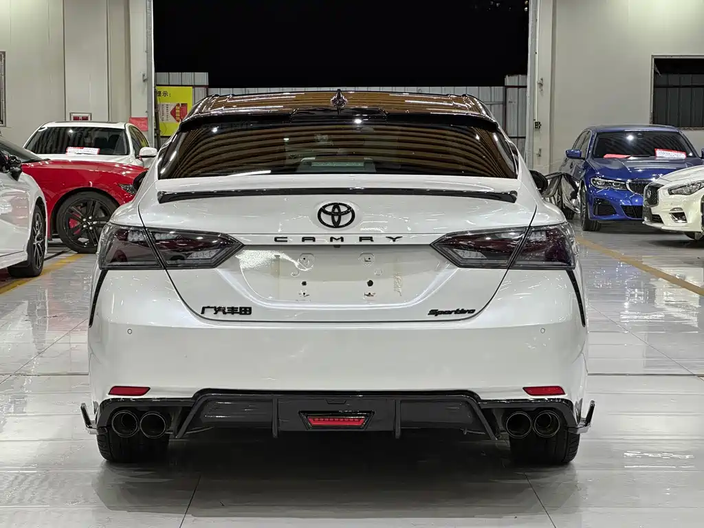 Toyota Camry — миниатюра 12