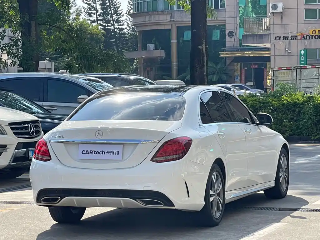 Mercedes-Benz C-Class — миниатюра 6