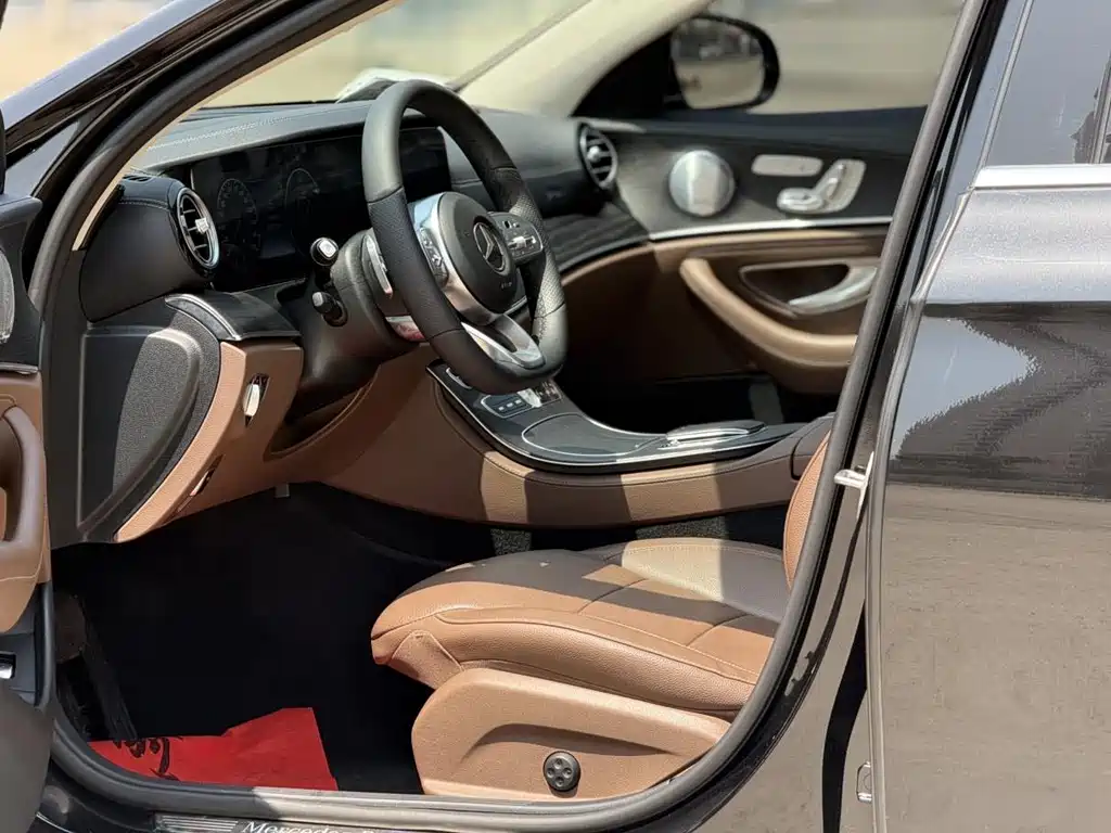 Mercedes-Benz E-Class — миниатюра 8
