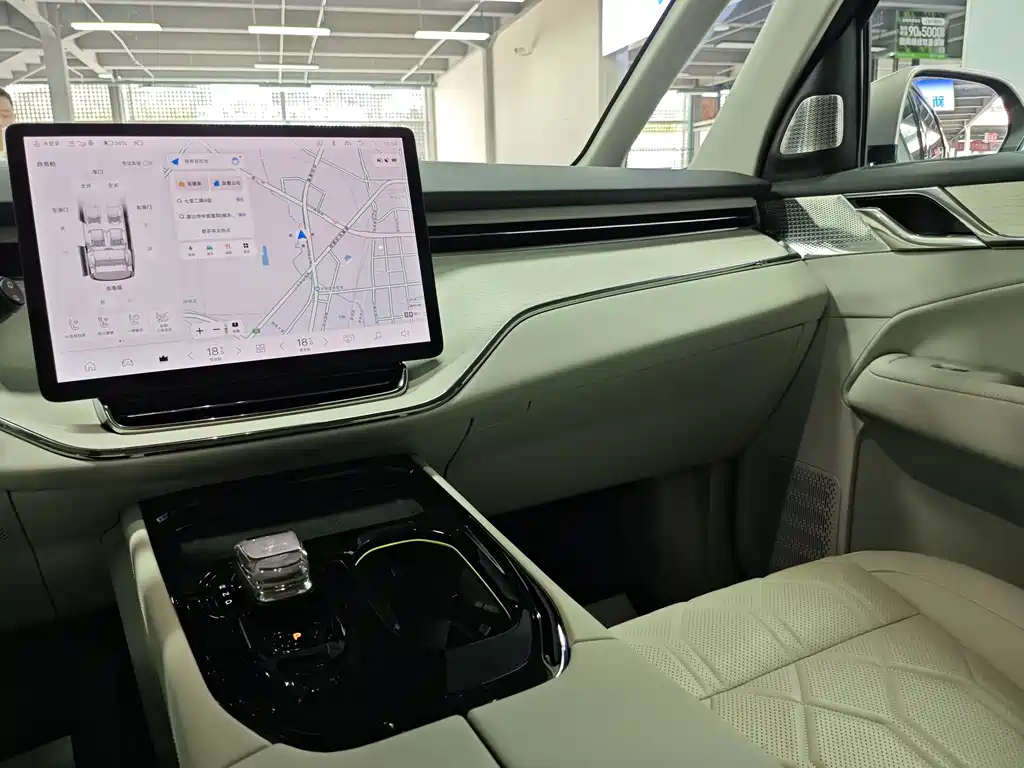 Volvo EM90 — миниатюра 11