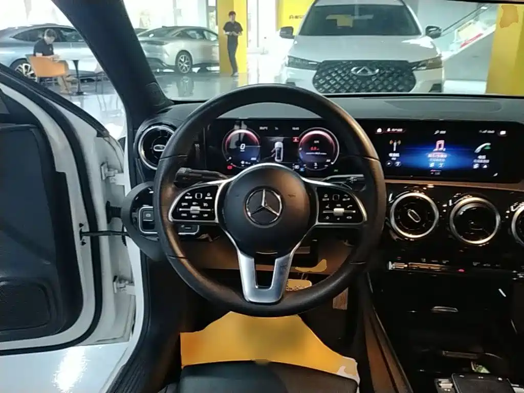 Mercedes-Benz A-Class — миниатюра 11