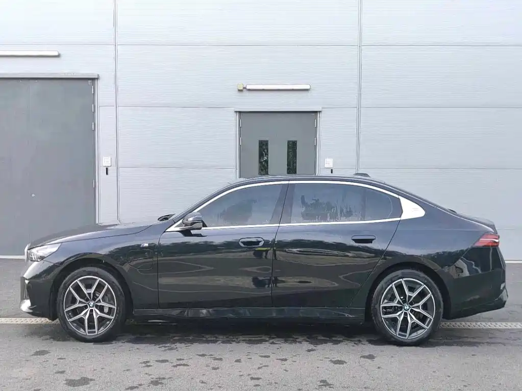 BMW i5 — миниатюра 2