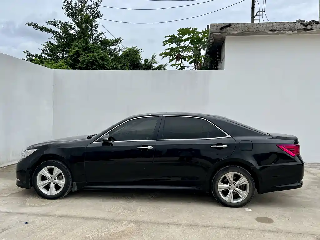 Toyota Crown — миниатюра 11