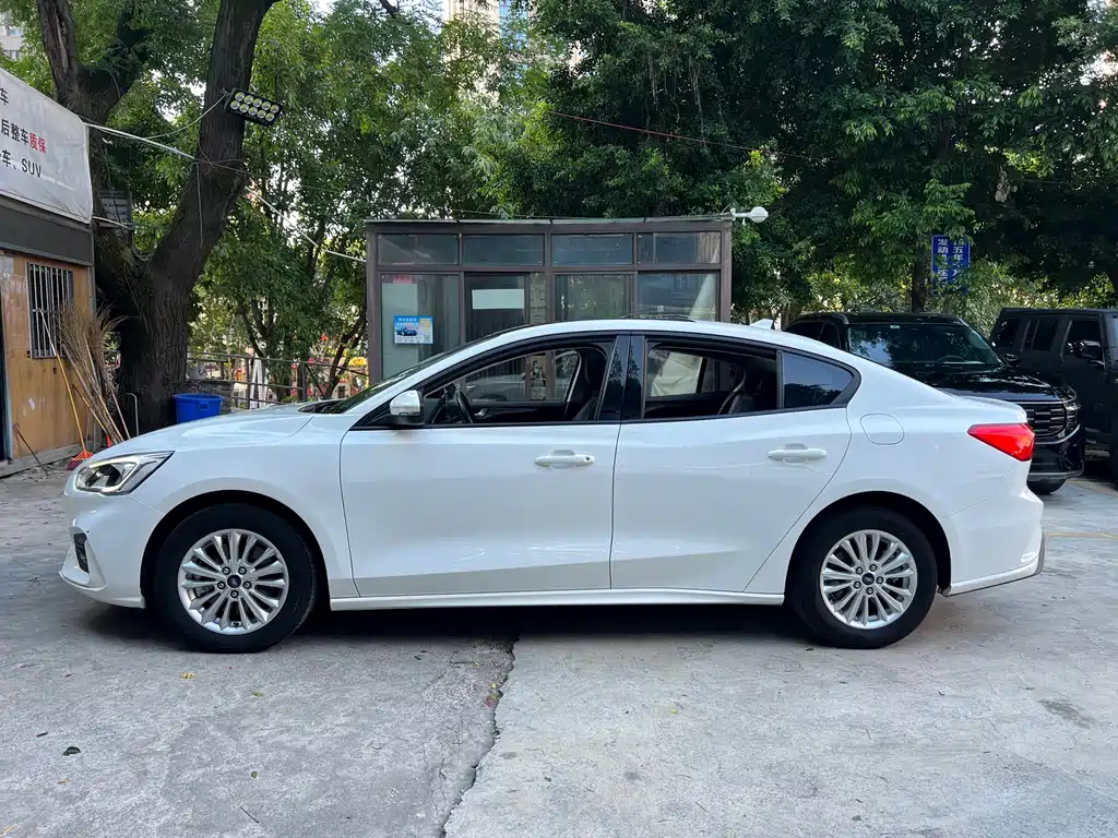 Ford Focus — миниатюра 6