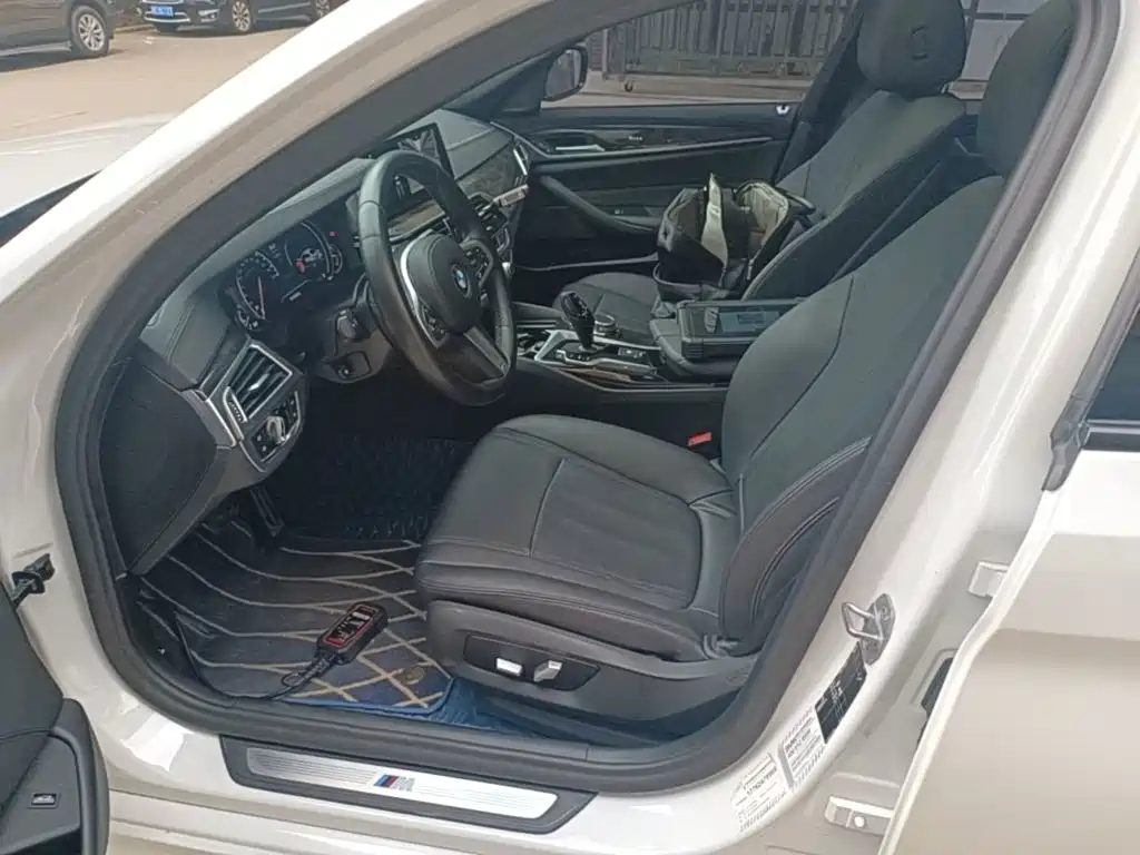 BMW 5 Series — миниатюра 15